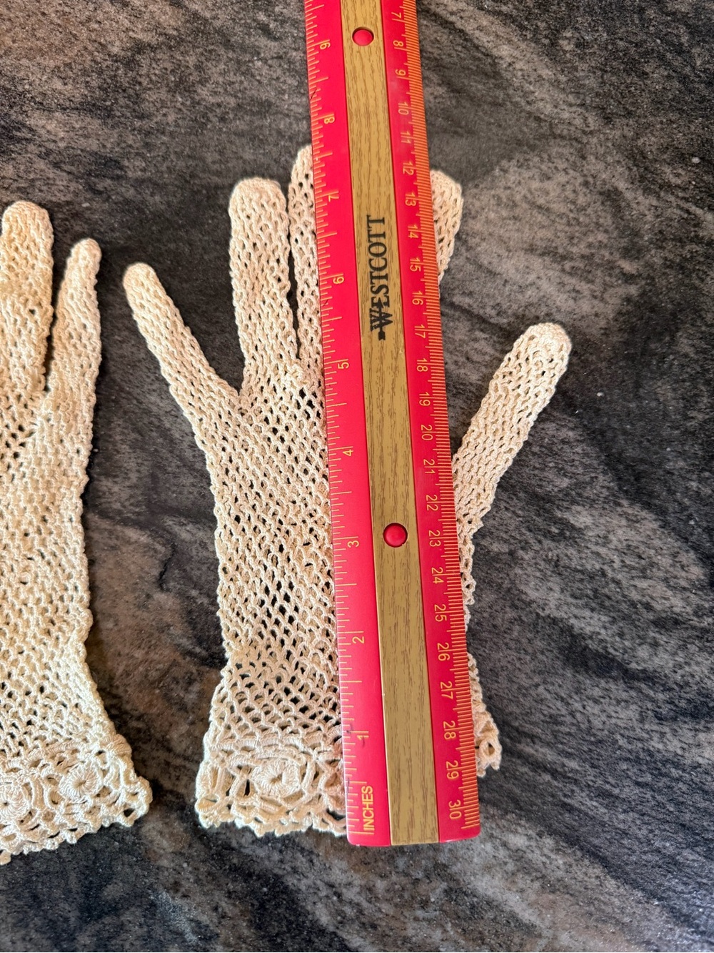 Hand-Crocheted Lace Gloves in Cream — Elegant Women's Accessory VINTAGE - Picture 6 of 8
